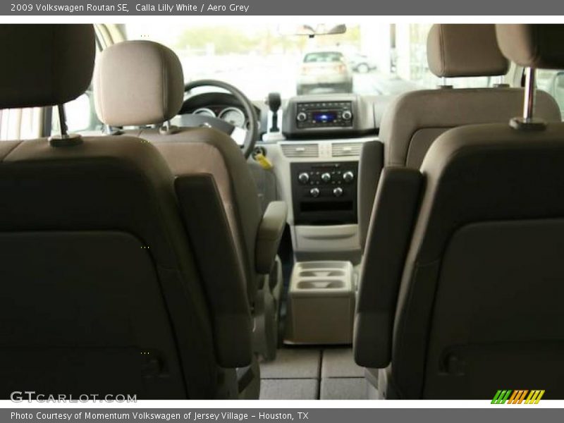Calla Lilly White / Aero Grey 2009 Volkswagen Routan SE