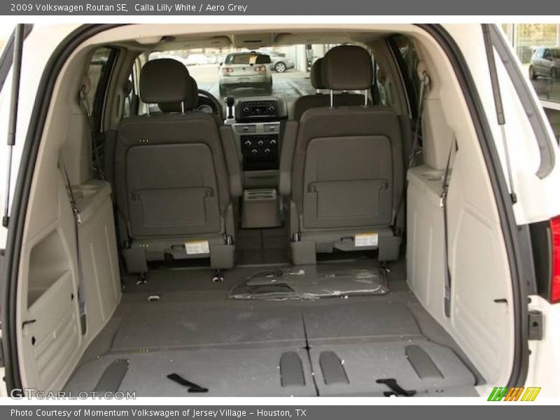 Calla Lilly White / Aero Grey 2009 Volkswagen Routan SE