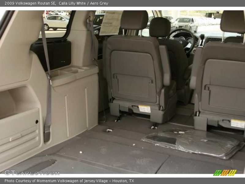 Calla Lilly White / Aero Grey 2009 Volkswagen Routan SE
