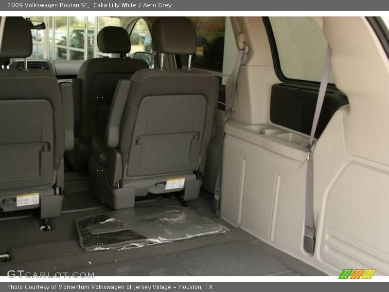 Calla Lilly White / Aero Grey 2009 Volkswagen Routan SE