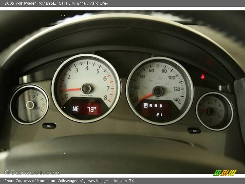 Calla Lilly White / Aero Grey 2009 Volkswagen Routan SE