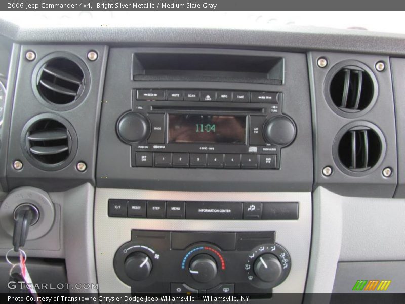 Bright Silver Metallic / Medium Slate Gray 2006 Jeep Commander 4x4