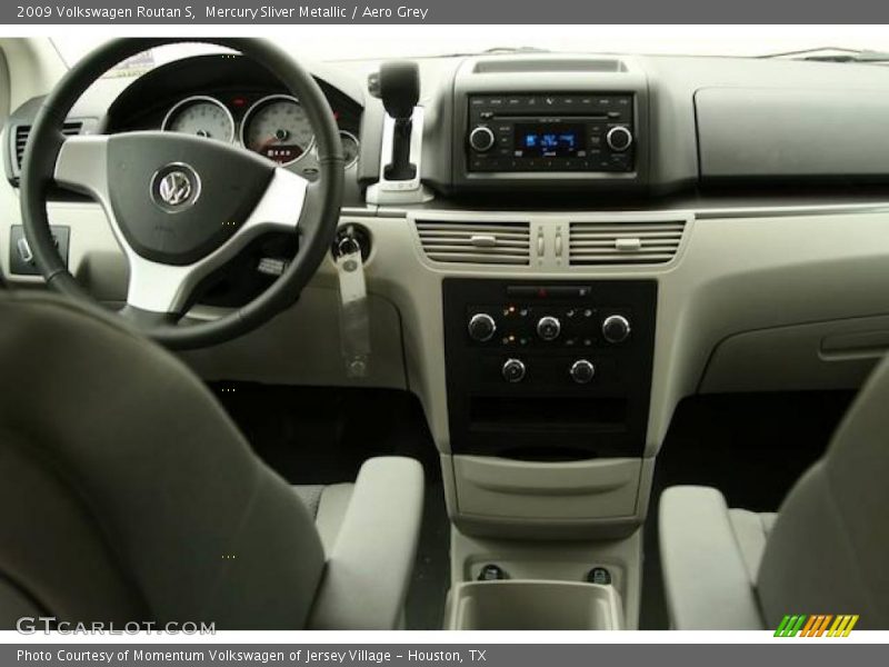 Mercury Sliver Metallic / Aero Grey 2009 Volkswagen Routan S