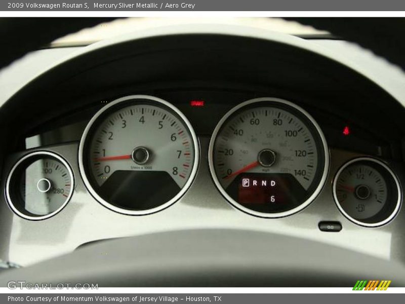 Mercury Sliver Metallic / Aero Grey 2009 Volkswagen Routan S
