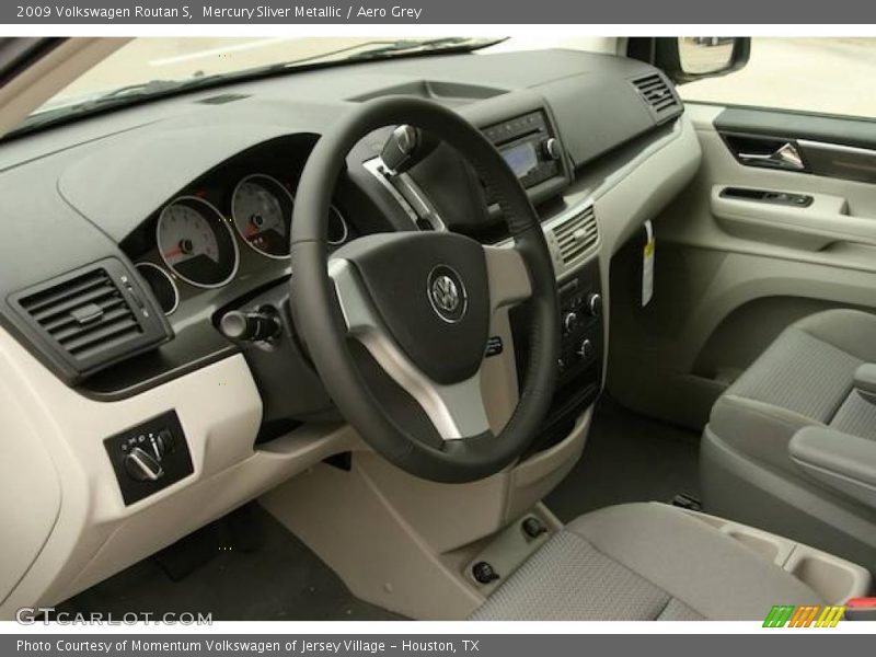 Mercury Sliver Metallic / Aero Grey 2009 Volkswagen Routan S