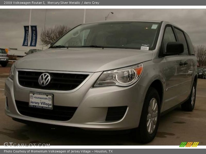 Mercury Sliver Metallic / Aero Grey 2009 Volkswagen Routan S