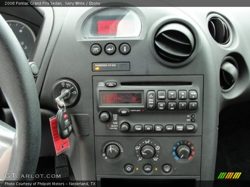 Ivory White / Ebony 2008 Pontiac Grand Prix Sedan