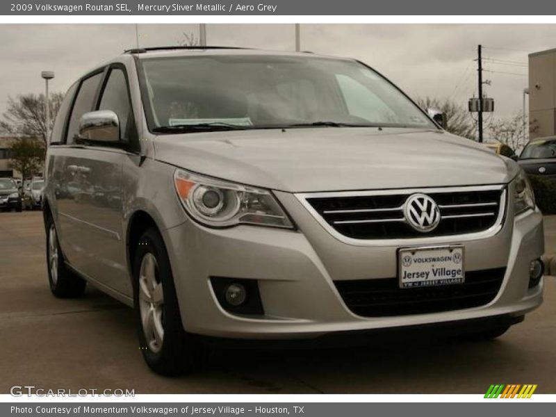 Mercury Sliver Metallic / Aero Grey 2009 Volkswagen Routan SEL