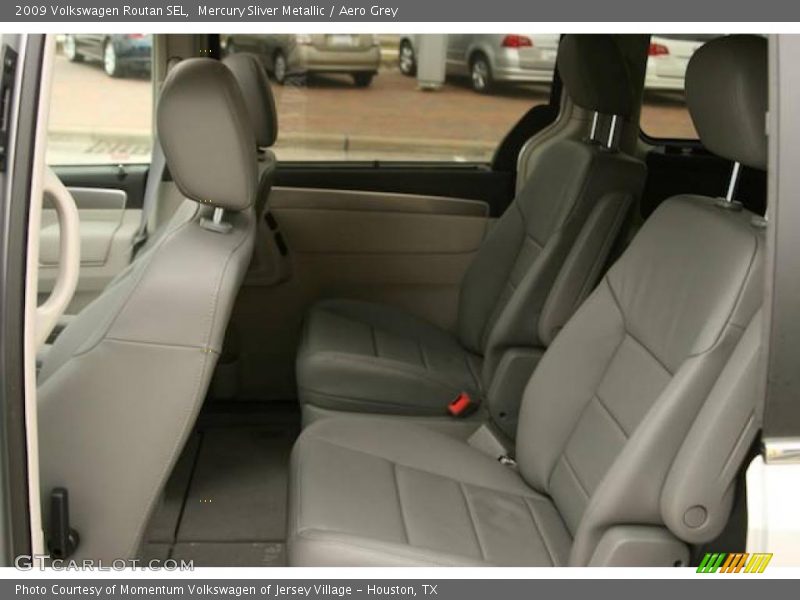 Mercury Sliver Metallic / Aero Grey 2009 Volkswagen Routan SEL