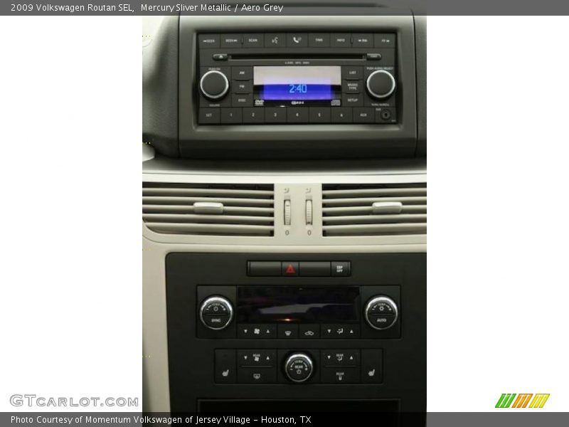 Mercury Sliver Metallic / Aero Grey 2009 Volkswagen Routan SEL