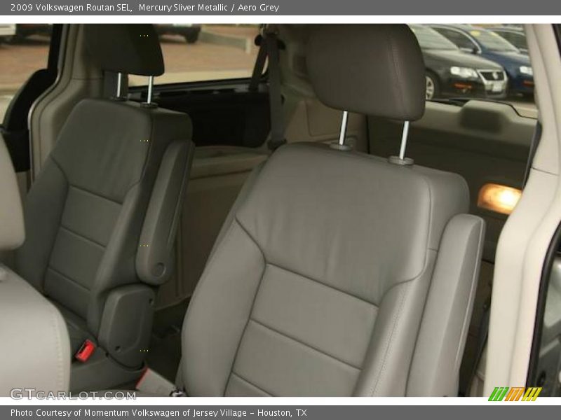 Mercury Sliver Metallic / Aero Grey 2009 Volkswagen Routan SEL