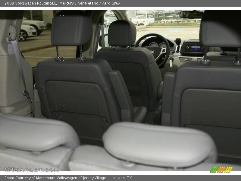 Mercury Sliver Metallic / Aero Grey 2009 Volkswagen Routan SEL