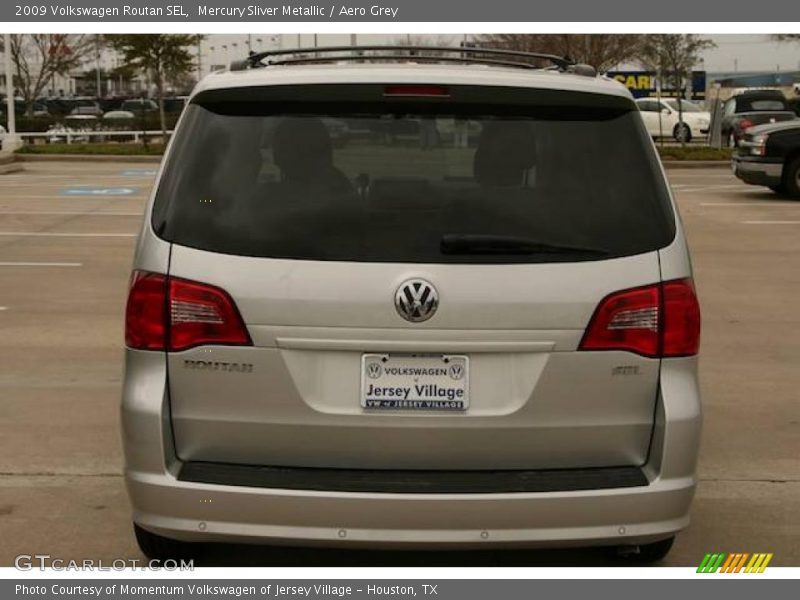 Mercury Sliver Metallic / Aero Grey 2009 Volkswagen Routan SEL