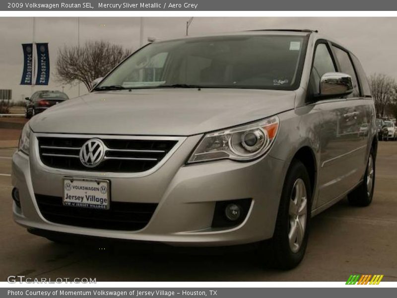 Mercury Sliver Metallic / Aero Grey 2009 Volkswagen Routan SEL