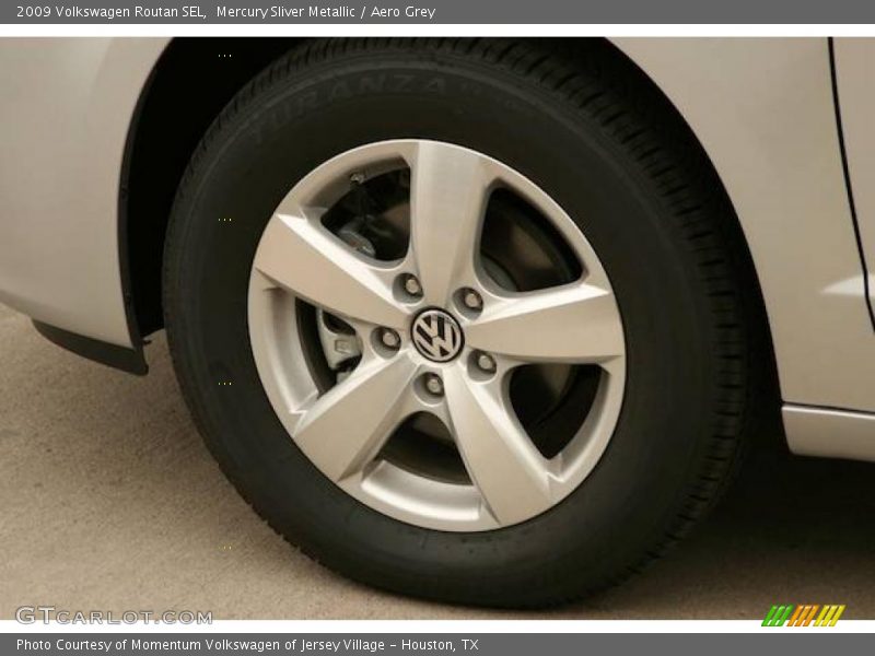 Mercury Sliver Metallic / Aero Grey 2009 Volkswagen Routan SEL