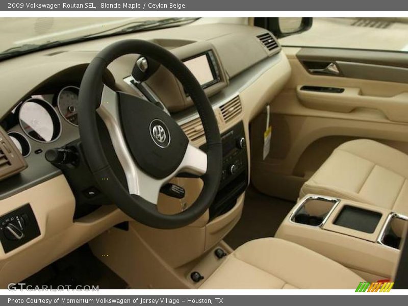 Blonde Maple / Ceylon Beige 2009 Volkswagen Routan SEL