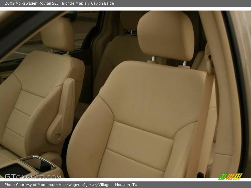 Blonde Maple / Ceylon Beige 2009 Volkswagen Routan SEL