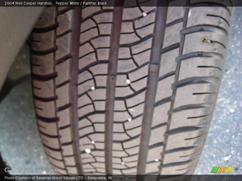 Pepper White / Panther Black 2004 Mini Cooper Hardtop