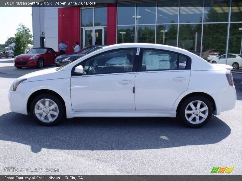 Aspen White / Charcoal 2010 Nissan Sentra 2.0 SR