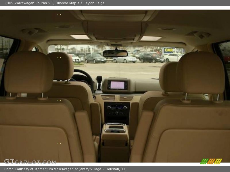 Blonde Maple / Ceylon Beige 2009 Volkswagen Routan SEL