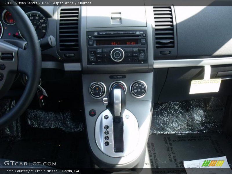 Aspen White / Charcoal 2010 Nissan Sentra 2.0 SR