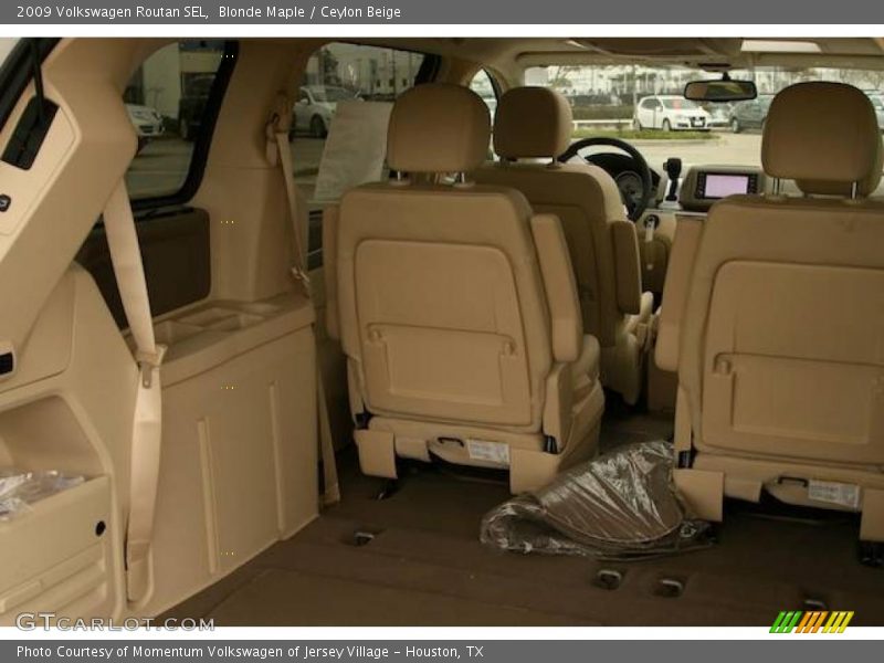 Blonde Maple / Ceylon Beige 2009 Volkswagen Routan SEL