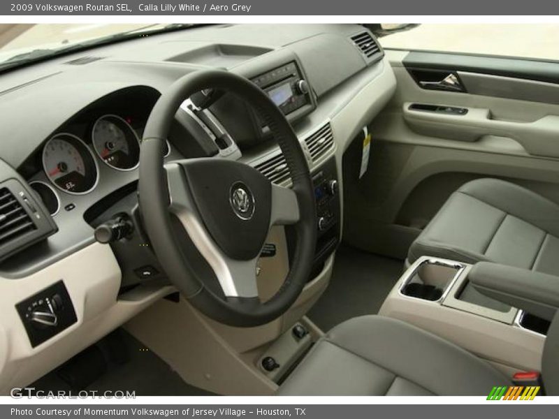 Calla Lilly White / Aero Grey 2009 Volkswagen Routan SEL