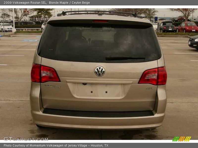 Blonde Maple / Ceylon Beige 2009 Volkswagen Routan SEL