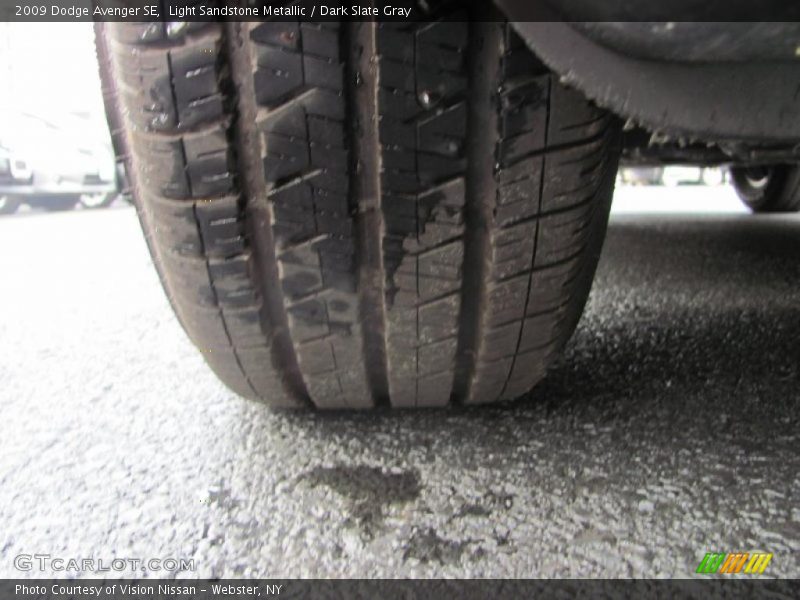 Light Sandstone Metallic / Dark Slate Gray 2009 Dodge Avenger SE