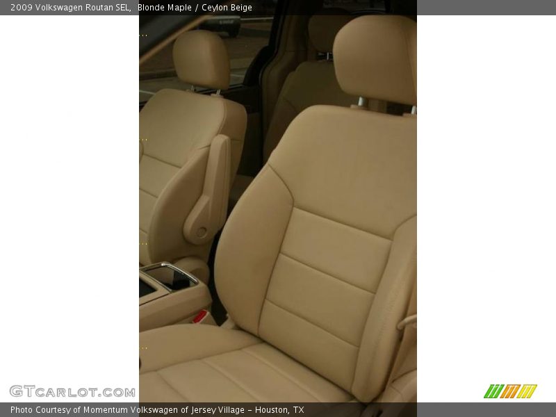 Blonde Maple / Ceylon Beige 2009 Volkswagen Routan SEL