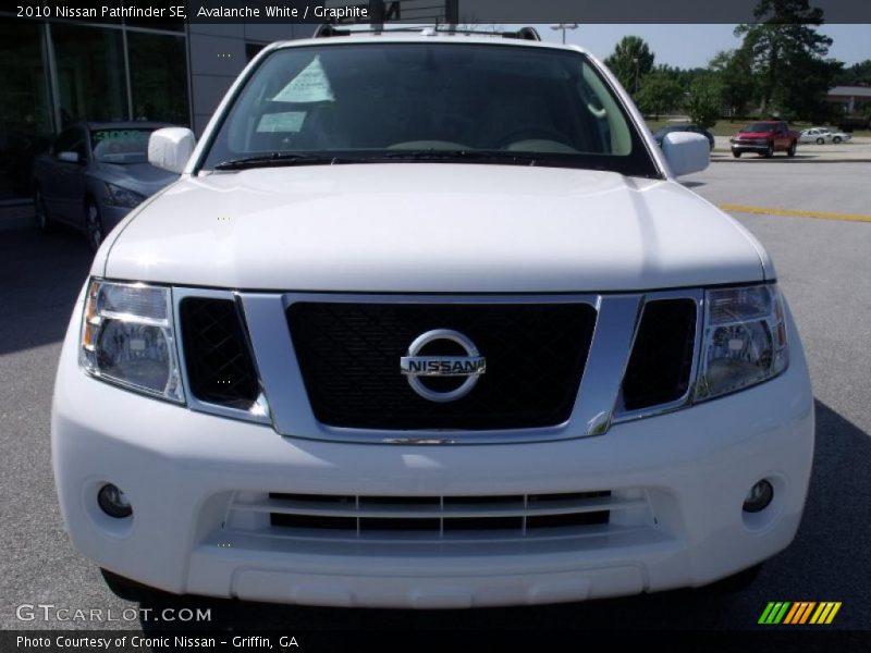 Avalanche White / Graphite 2010 Nissan Pathfinder SE