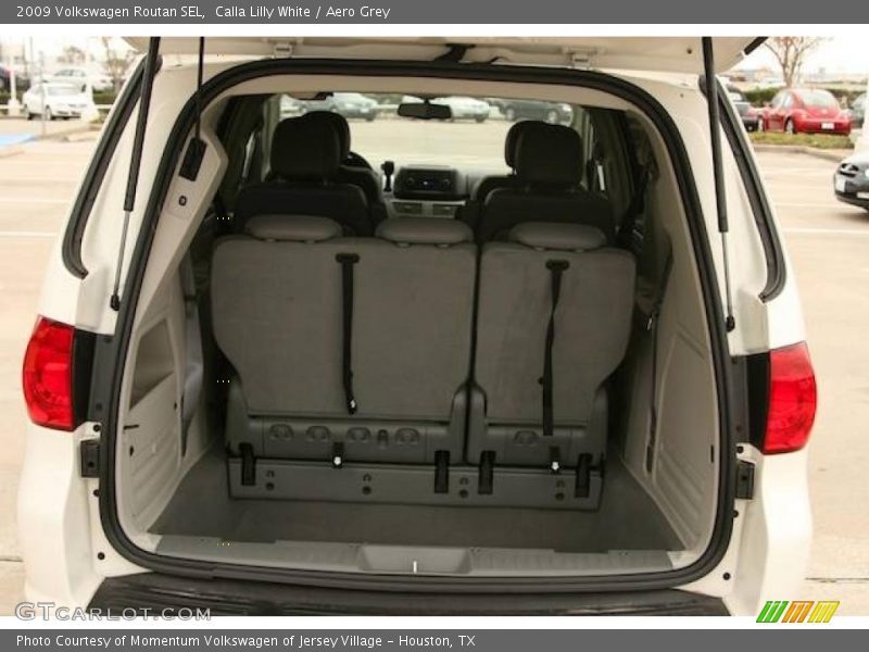 Calla Lilly White / Aero Grey 2009 Volkswagen Routan SEL