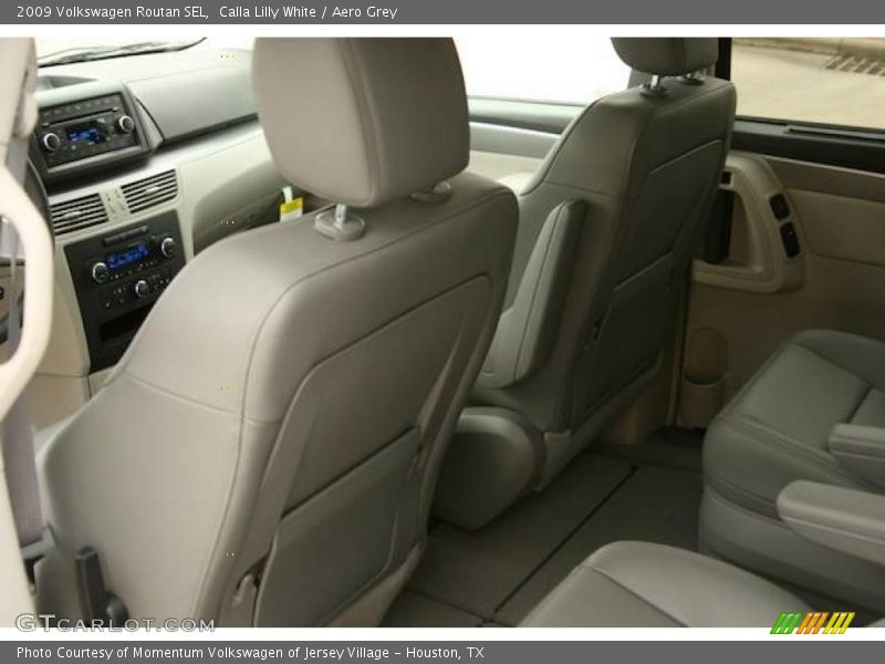 Calla Lilly White / Aero Grey 2009 Volkswagen Routan SEL