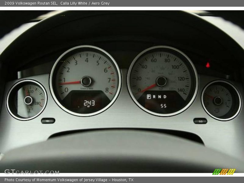 Calla Lilly White / Aero Grey 2009 Volkswagen Routan SEL