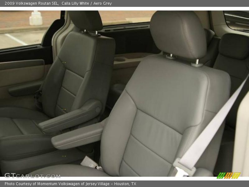 Calla Lilly White / Aero Grey 2009 Volkswagen Routan SEL