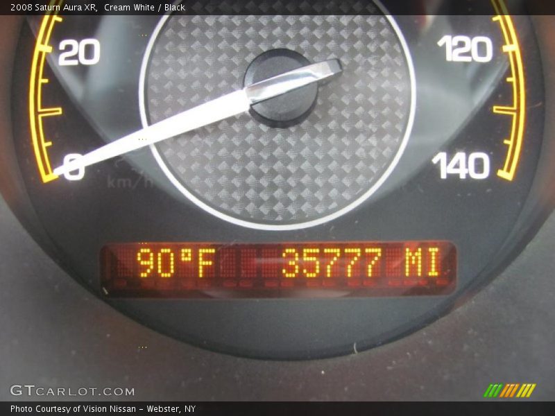 Cream White / Black 2008 Saturn Aura XR