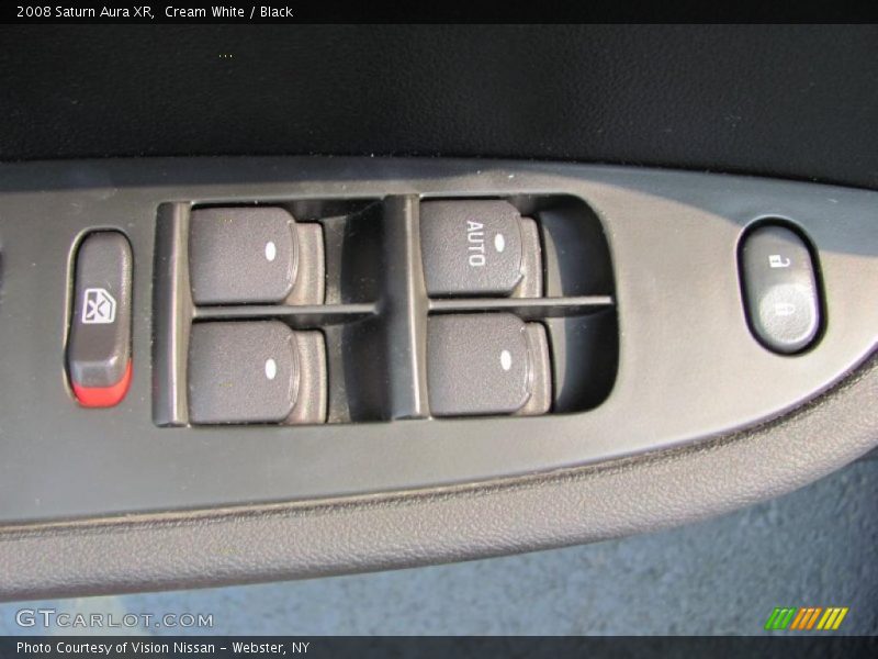 Cream White / Black 2008 Saturn Aura XR