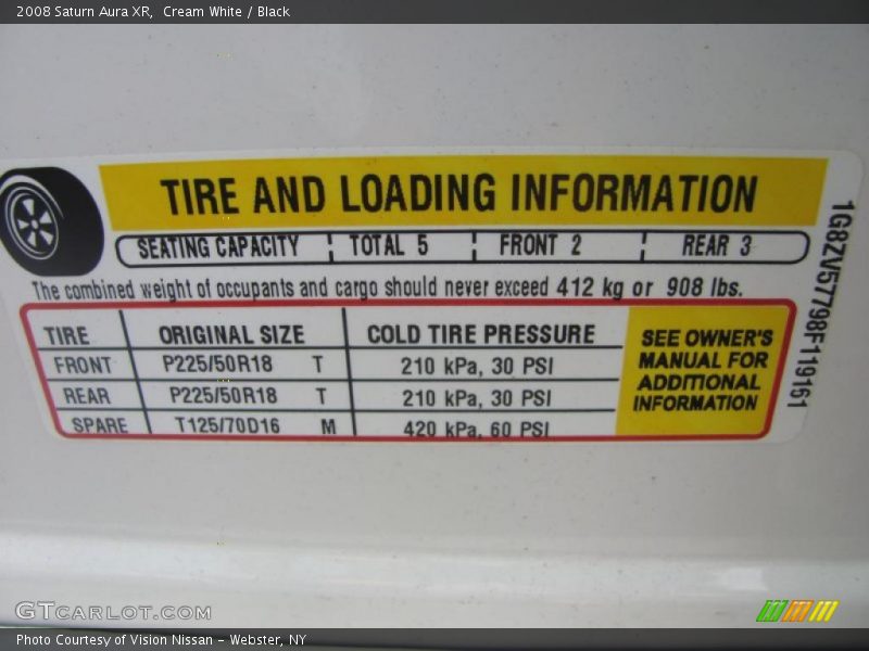Cream White / Black 2008 Saturn Aura XR