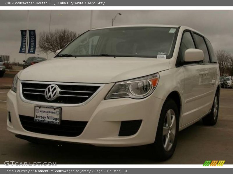 Calla Lilly White / Aero Grey 2009 Volkswagen Routan SEL