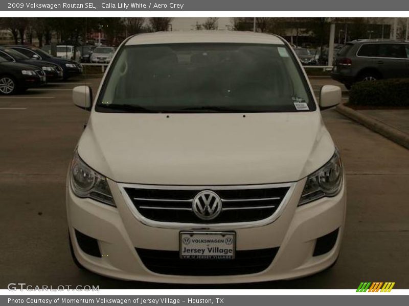 Calla Lilly White / Aero Grey 2009 Volkswagen Routan SEL