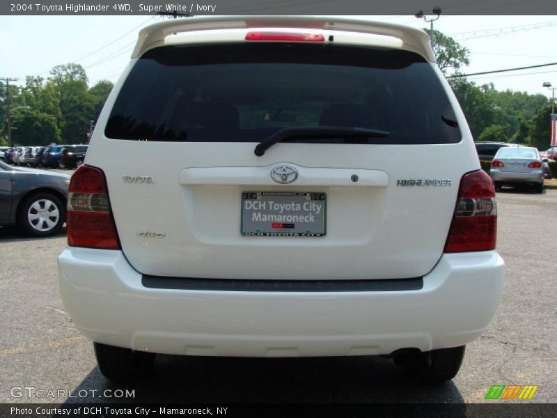 Super White / Ivory 2004 Toyota Highlander 4WD