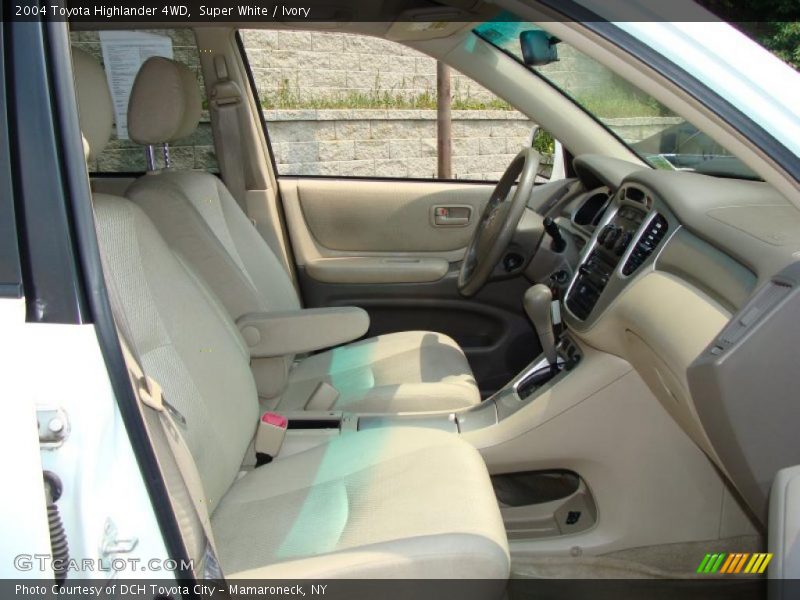 Super White / Ivory 2004 Toyota Highlander 4WD