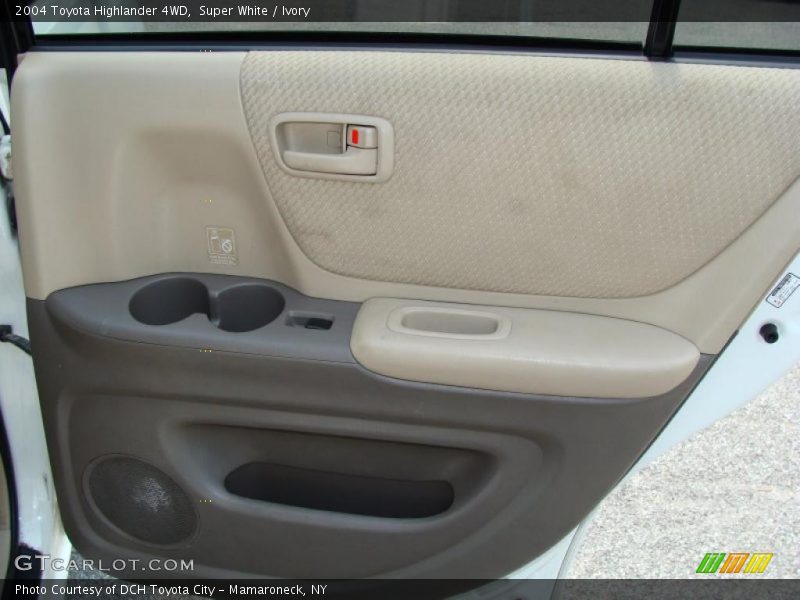 Super White / Ivory 2004 Toyota Highlander 4WD
