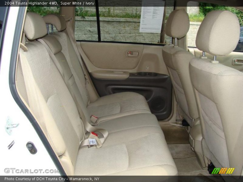 Super White / Ivory 2004 Toyota Highlander 4WD