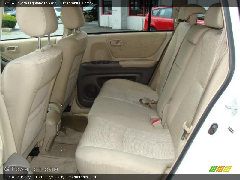 Super White / Ivory 2004 Toyota Highlander 4WD