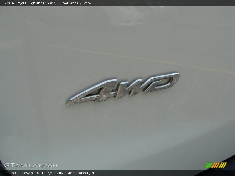 Super White / Ivory 2004 Toyota Highlander 4WD