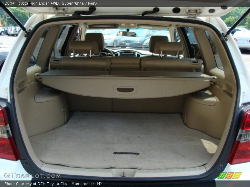 Super White / Ivory 2004 Toyota Highlander 4WD