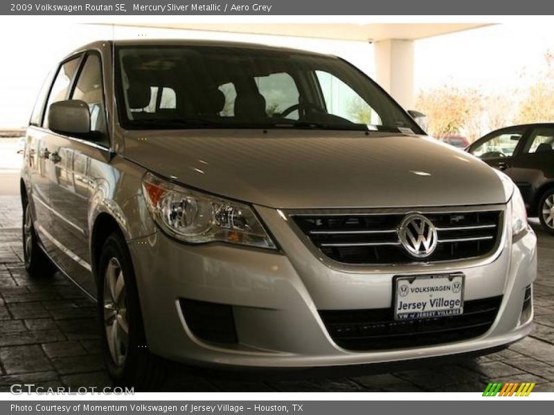 Mercury Sliver Metallic / Aero Grey 2009 Volkswagen Routan SE