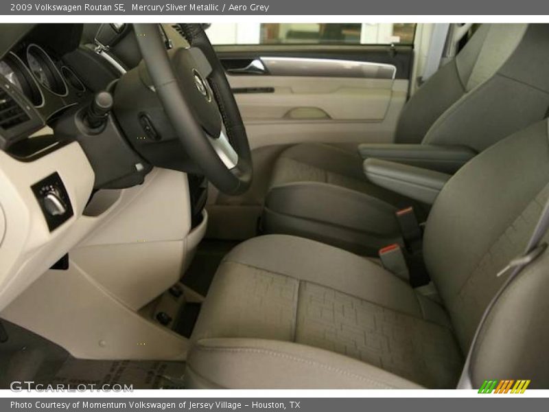 Mercury Sliver Metallic / Aero Grey 2009 Volkswagen Routan SE