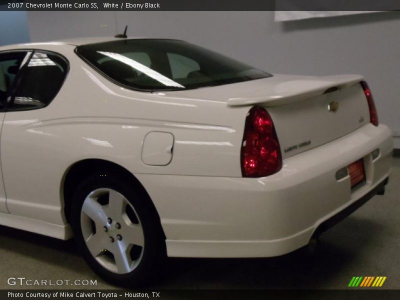 White / Ebony Black 2007 Chevrolet Monte Carlo SS